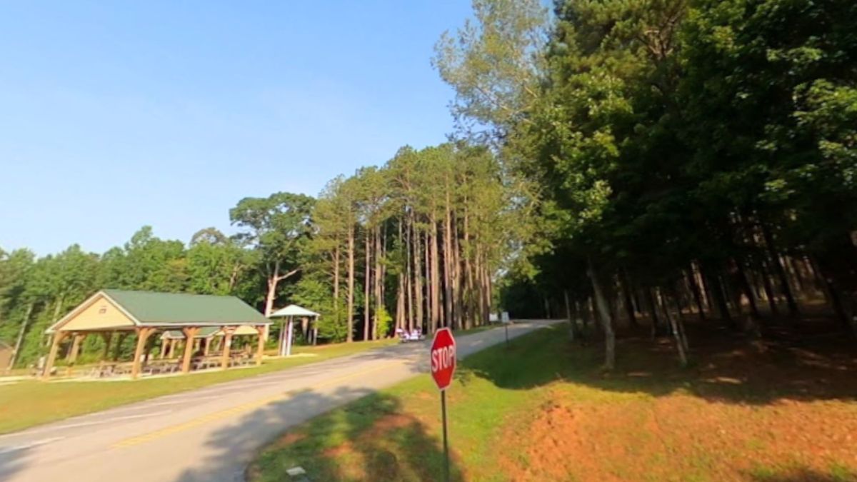 Tres niños fueron abandonados en una tienda de campaña en un parque de Georgia