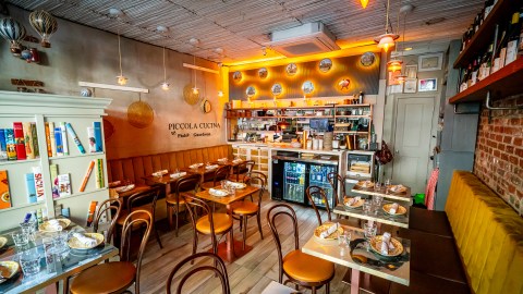 Ubicado en Soho, el nuevo espacio celebra la herencia vinícola de la isla italiana.