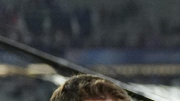 Los jugadores del París Saint-Germain celebran su victoria a la finalización del partido de la primera fase de la Liga de Campeones que FC Barcelona y PSG han disputado este miércoles en el estadio olímpico Lluis Companys.