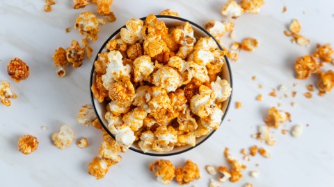Las palomitas se distribuyeron a mayoristas en ocho estados y luego a minoristas en todo el país.