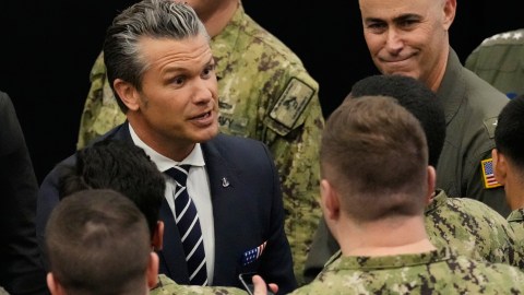 El Pentágono enviará abogados militares al Departamento de Justicia para reforzar casos migratorios en la frontera