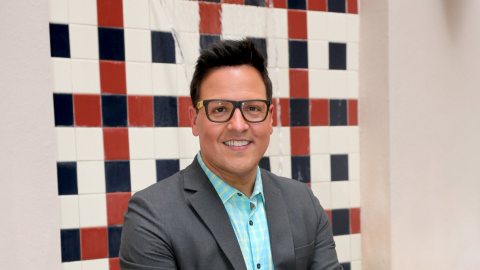 Raúl González, presentador del programa Despierta América.