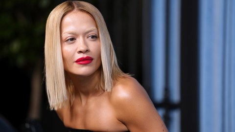 La mansión de Rita Ora que generó conflictos está valorada en $15 millones de dólares.