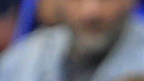 El jugador del Real Madrid español Royston Drenthe (izquierda) se enfrenta al jugador del Standard de Lieja belga Daniel Opare.