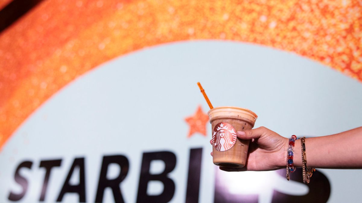 Starbucks y Taylor Swift celebran el lanzamiento de 'The Life of a Showgirl'