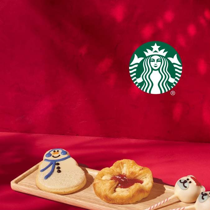 Los fanáticos podrán de disfrutar del regreso de la galleta de muñeco de nieve, favorita de los fans, así como la barra de arándanos y el pastel danés de queso y ciruelas azucaradas.