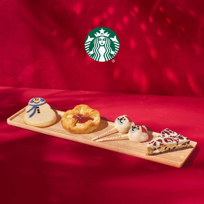 Los fanáticos podrán de disfrutar del regreso de la galleta de muñeco de nieve, favorita de los fans, así como la barra de arándanos y el pastel danés de queso y ciruelas azucaradas.