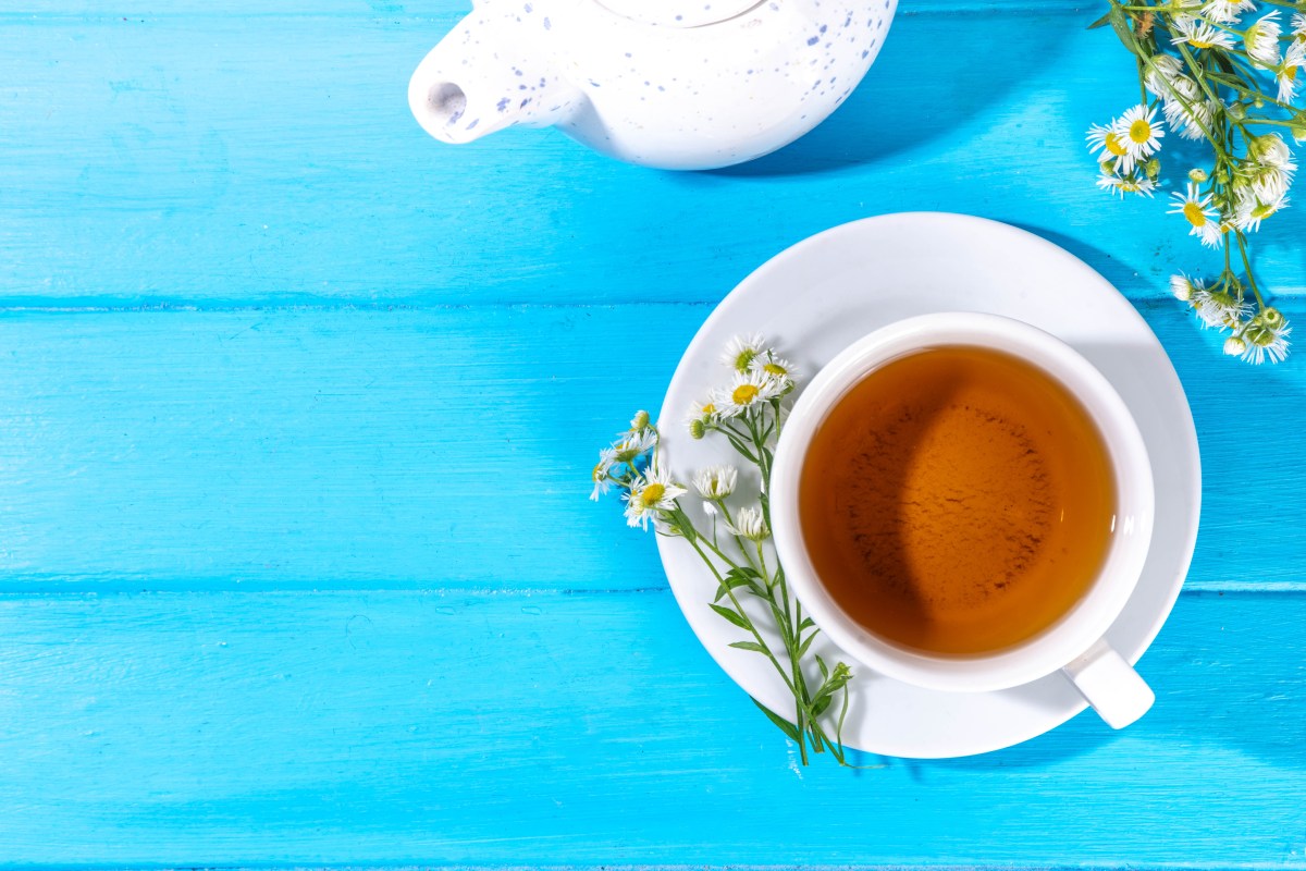 Apigenina y GABA: La fórmula de la manzanilla para mejorar el sueño y reducir la ansiedad