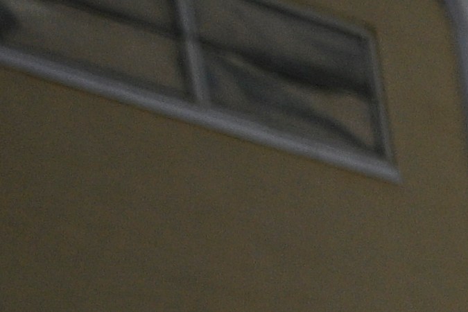 Jim Trusty, a la derecha, abogado que representa al escolta del Miami Heat, Terry Rozier, habla con los medios de comunicación tras salir del juzgado federal después de la comparecencia de Rozier ante el juez, el jueves 23 de octubre de 2025, en Orlando, Florida. (Foto AP/Phelan M. Ebenhack)