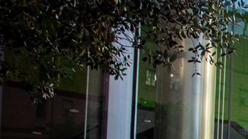 Wells Fargo aplicará ajustes en sus condiciones para sus clientes a partir de finales de octubre.