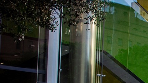 Wells Fargo aplicará ajustes en sus condiciones para sus clientes a partir de finales de octubre.