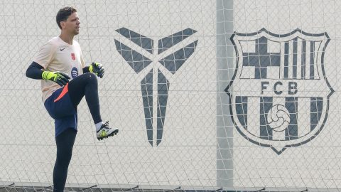 El portero polaco del FC Barcelona, Wojciech Szczesny durante un entrenamiento que realizó la plantilla barcelonista en la Ciutat Deportiva Joan Gamper