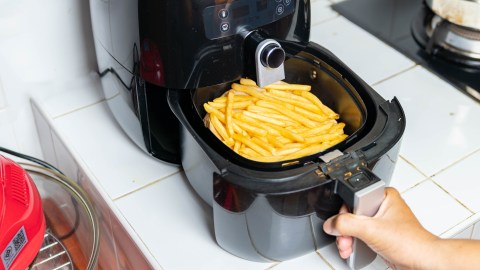 Aprende tres recetas sencillas de preparar en la freidora de aire.