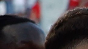 Jugadores del Sevilla celebran un gol ante FC Barcelona por LaLiga española.