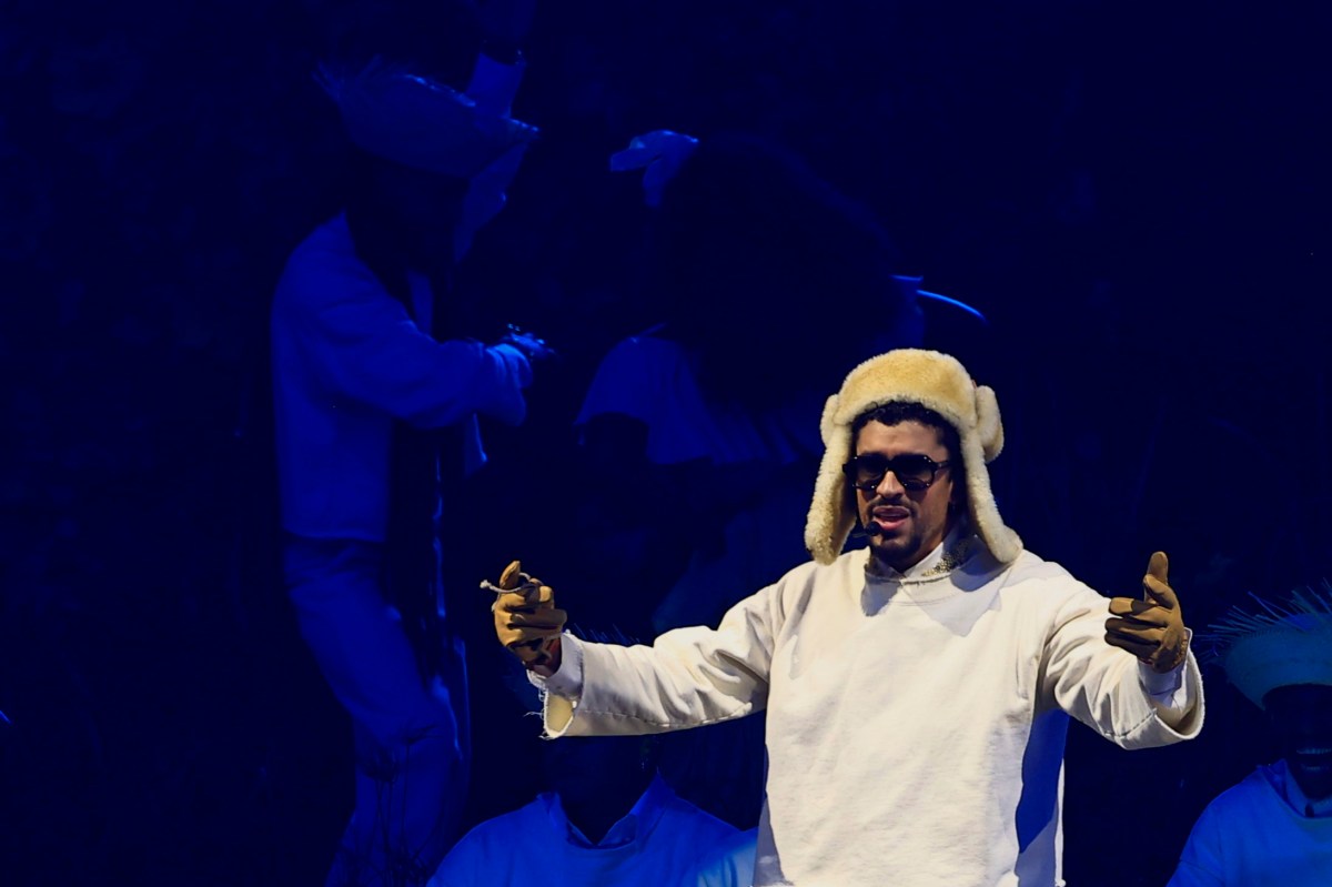 Trumpistas quieren que Bad Bunny cante en inglés en el Super Bowl y lo acusan de anti-ICE