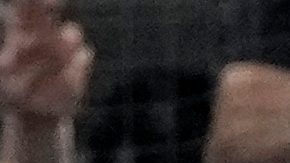 Vladimir Guerrero Jr., de los Toronto Blue Jays, observa cómo su jonrón solitario toma vuelo contra los Seattle Mariners durante la quinta entrada del Juego 6 de la Serie de Campeonato de la Liga Americana de béisbol, el domingo 19 de octubre de 2025, en Toronto.