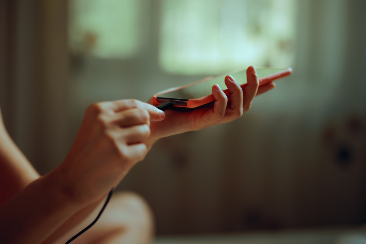 Cómo cargar más rápido tu teléfono con un truco que muy pocos conocen