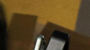 El candidato a la Presidencia de Bolivia por el Partido Demócrata Cristiano (PDC), Rodrigo Paz, acompaña a su hija a votar este domingo, en la segunda vuelta electoral, en La Paz (Bolivia).