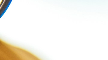 La clave del vinagre para limpiar las luces del auto está en su ácido acético, que actúa como un potente desengrasante y desinfectante.