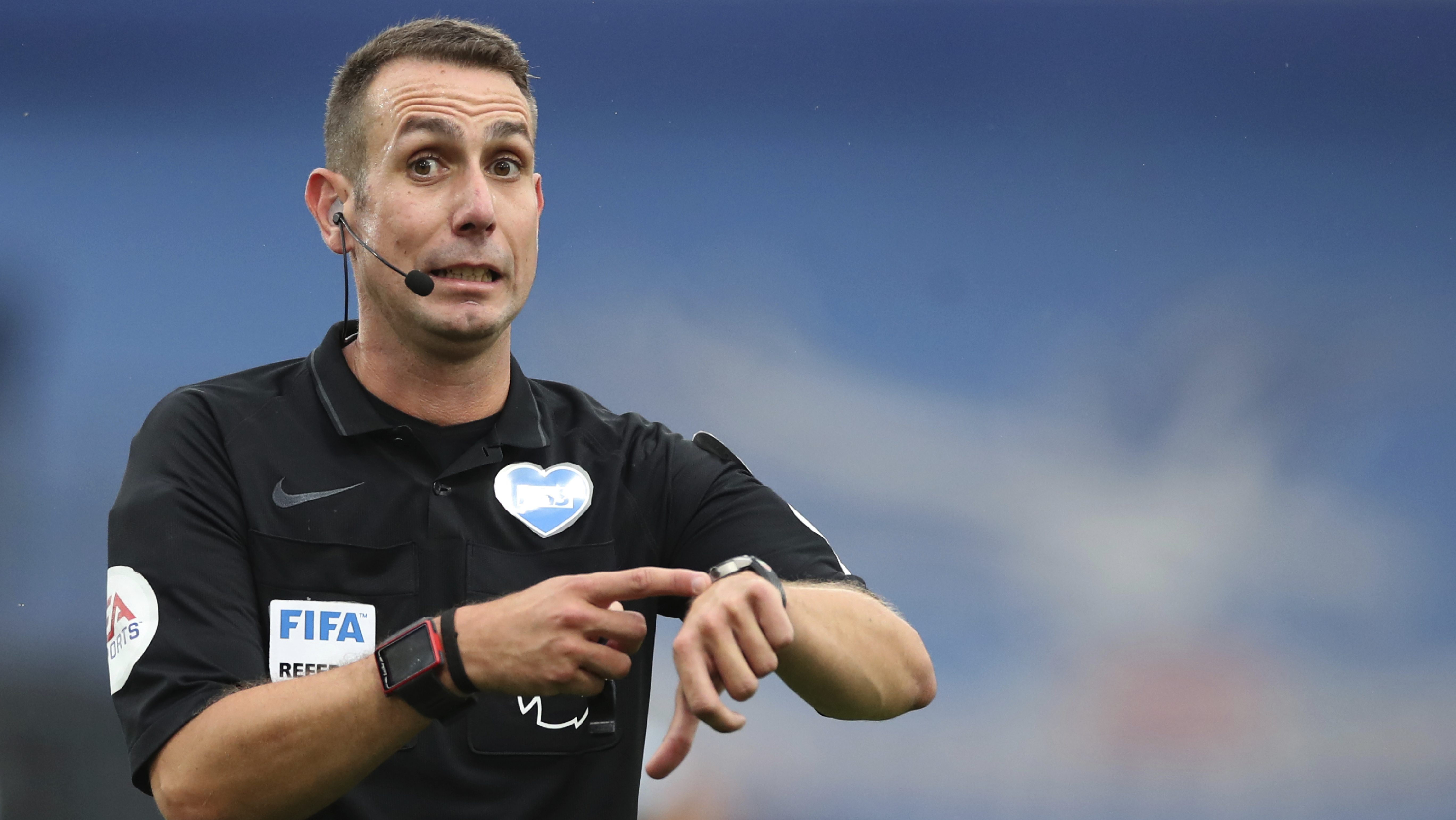 David Coote, exárbitro de la Premier League, se declara culpable de tomar una imagen indecente de un menor