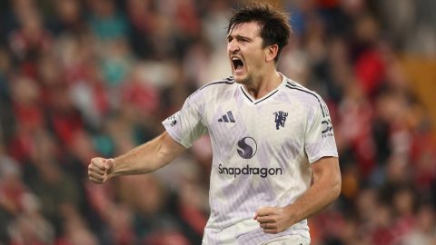 Harry Maguire del Manchester United celebra el gol 1-2 durante el partido de la Premier League inglesa entre el Liverpool FC y el Manchester United, en Liverpool, Gran Bretaña, el 19 de octubre de 2025.