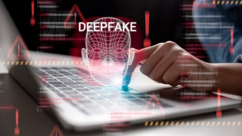 El hombre cometió una práctica que se conoce como 'Deepfake': contenido digital manipulado con inteligencia artificial.