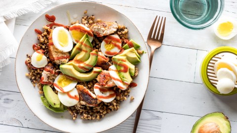 Los expertos recomiendan romper el ayuno con proteínas.