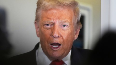 Donald Trump niega estar considerando atacar a Venezuela