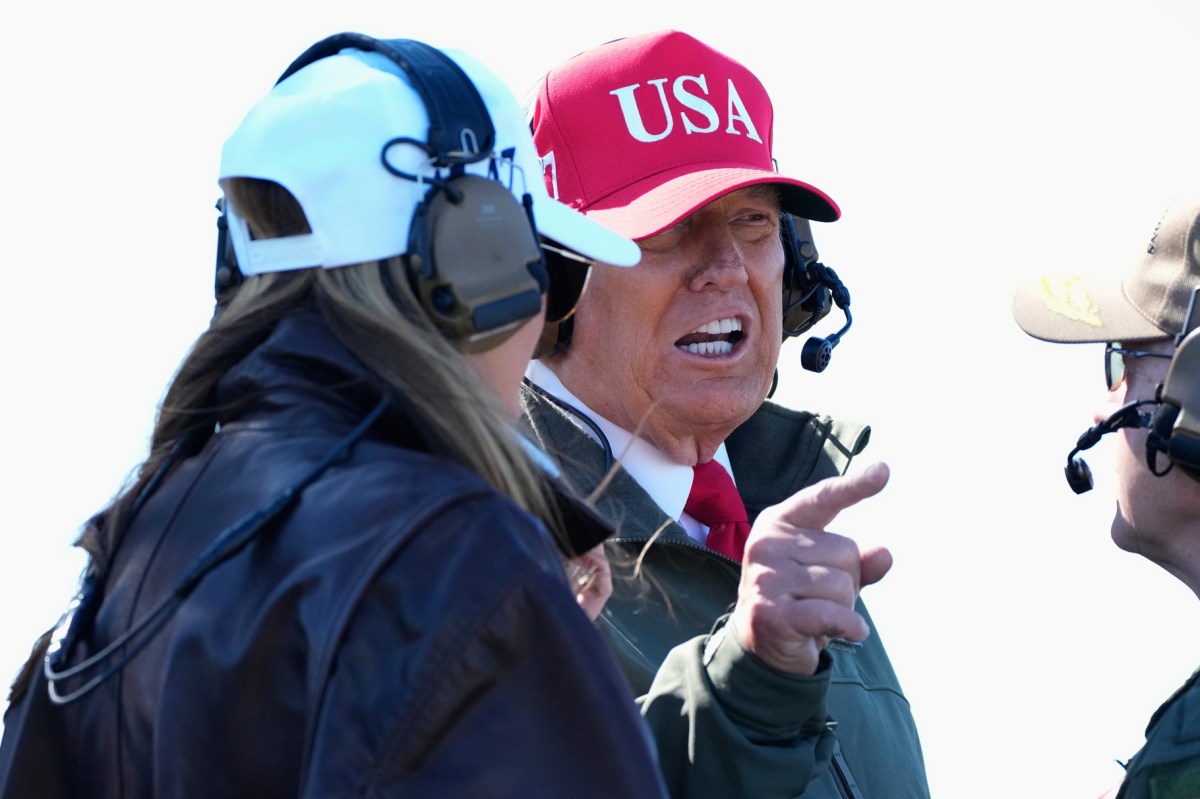 Trump confirma que atacó sexta narcolancha en el Caribe y sugiere operaciones por tierra