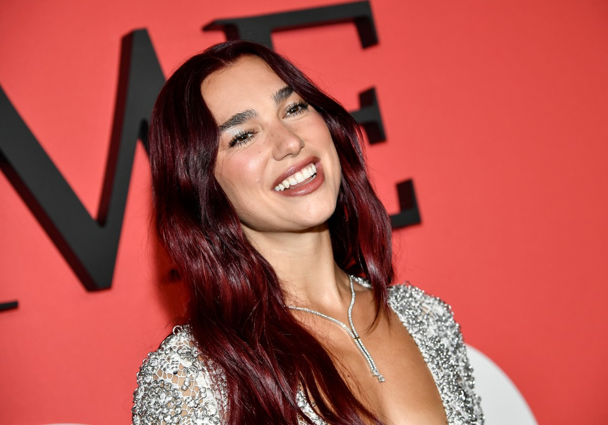 Dua Lipa sorprende a sus fans al compartir que aprobó su examen de español GCSE