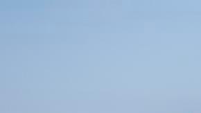 Los líderes republicanos de la Cámara de Representantes y el Senado de EE. UU., incluyendo al presidente de la Cámara de Representantes, Mike Johnson (CL), y al líder de la mayoría del Senado, John Thune (C), hablan con los medios sobre el cierre del gobierno desde el Capitolio de EE. UU. en Washington, D.C., EE. UU., el 1 de octubre de 2025.