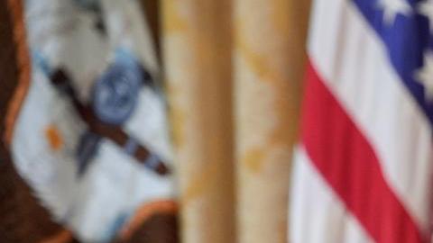 El presidente de Estados Unidos, Donald Trump, durante una reunión con el primer ministro australiano, Anthony Albanese, en la Sala del Gabinete de la Casa Blanca, en Washington, D.C., EE.UU., hoy 20 de octubre de 2025.