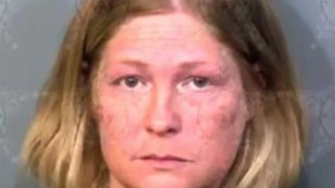 Foto policial de Brandie Covington, la mujer acusada de querer "volar" una escuela, según la policía.