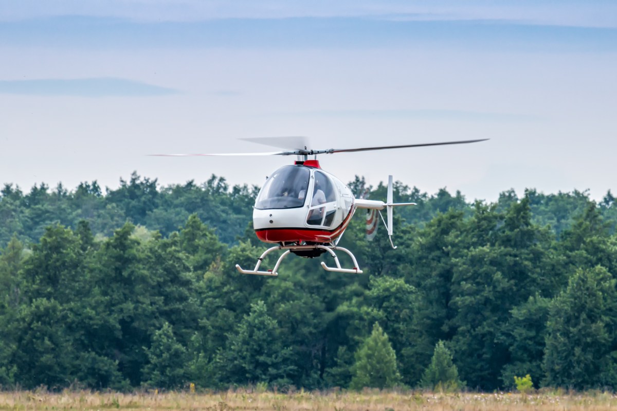 Influencer chino se estrelló con su helicóptero artesanal y murió: video