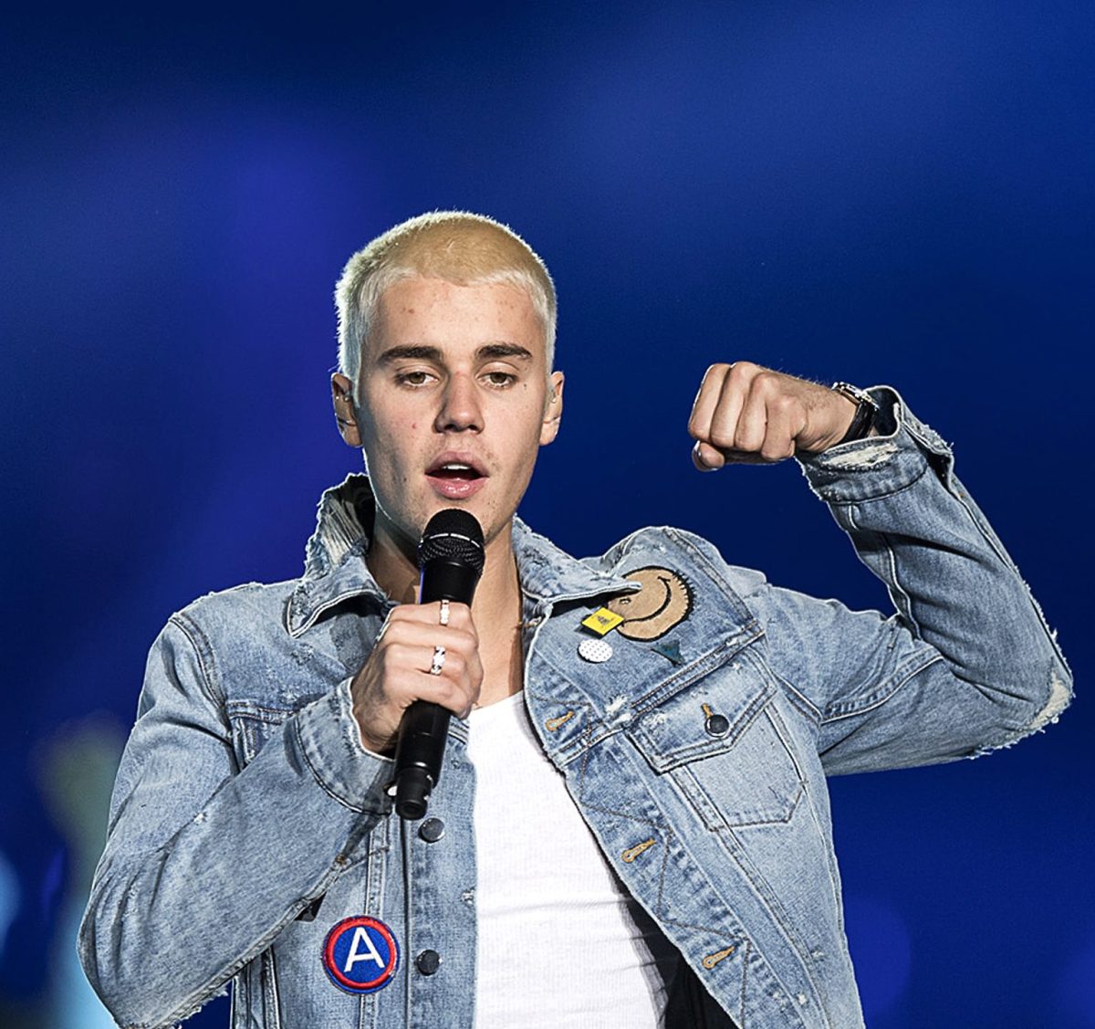 Justin Bieber se deja llevar por la música mexicana y baila al ritmo de mariachi