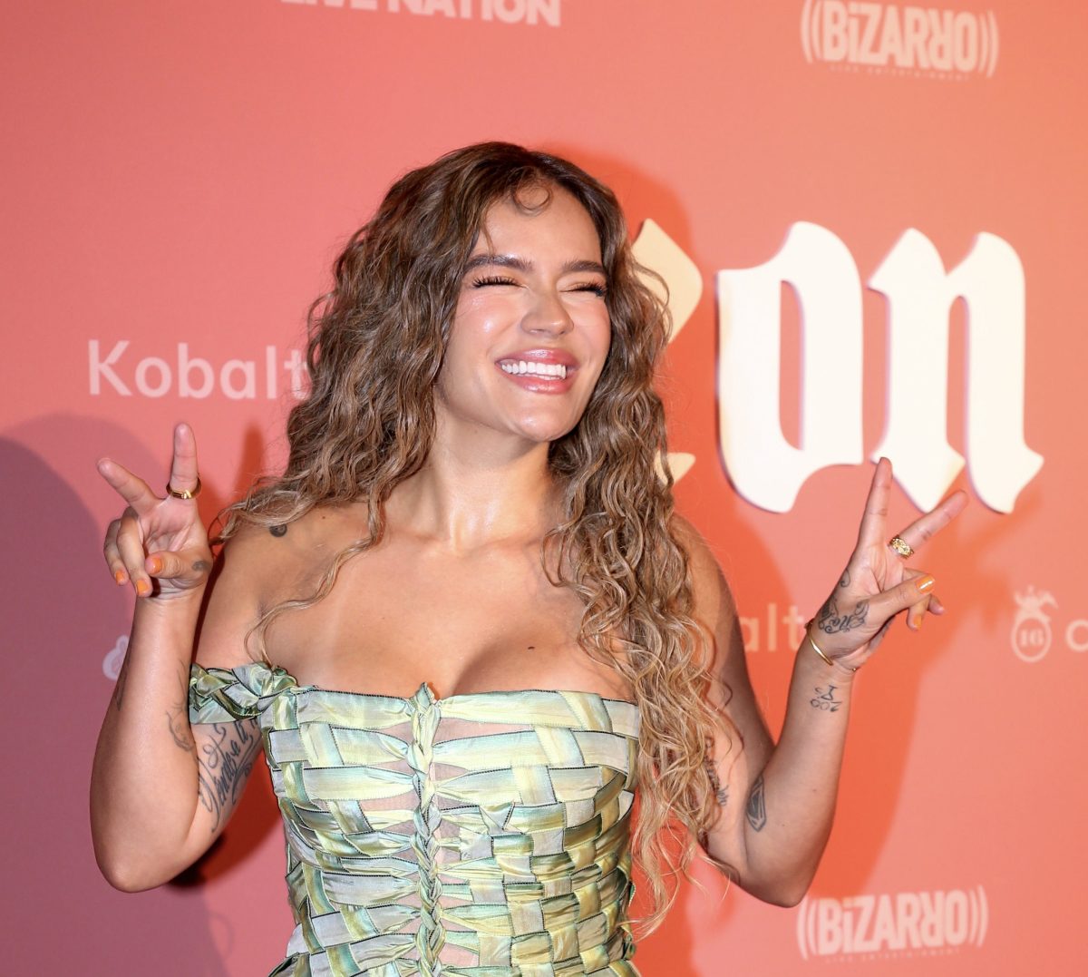 Karol G posa en bikini para una colección con Diesel inspirada en 'Tropicoqueta'