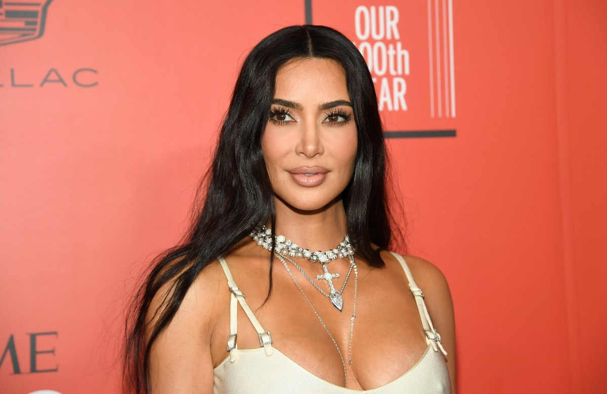 Kim Kardashian da de qué hablar lanzando polémicas prendas de SKIMS