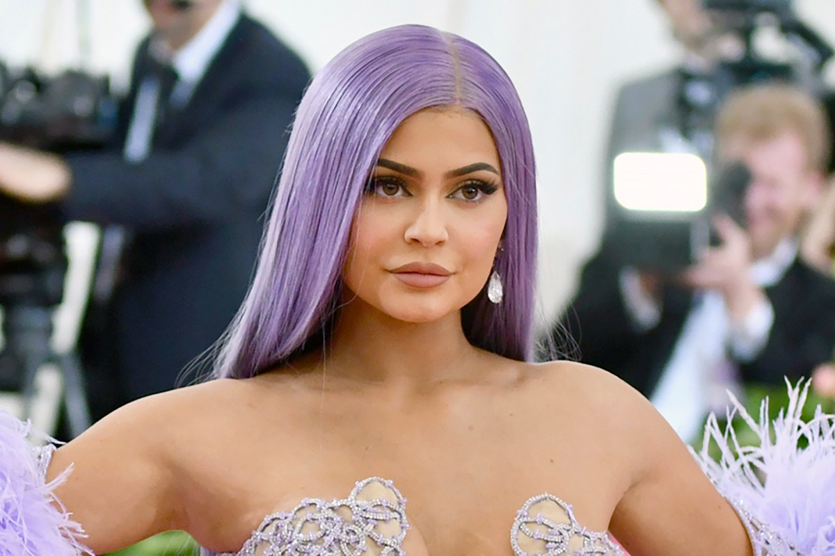 Kylie Jenner roba miradas con vestido de látex en la celebración de Kylie Cosmetics