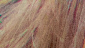 La mujer fue arrestada y acusada de “denuncia falsa de crimen” y “declaraciones falsas a la policía”.