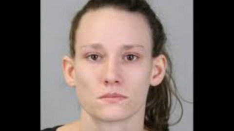 Foto policial de Makayla Annette Haedt, la mujer que entregó la hielera con un feto a su expareja, según las autoridades.