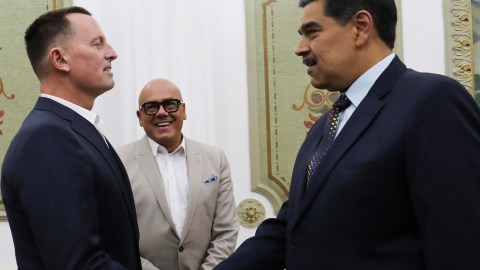 Trump suspende negociaciones con Maduro y evalúa aumentar la presión militar