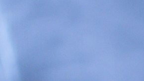 Establecer un límite de uso diario para el teléfono, contando aplicaciones recreativas, redes sociales y juegos, es una estrategia saludable.