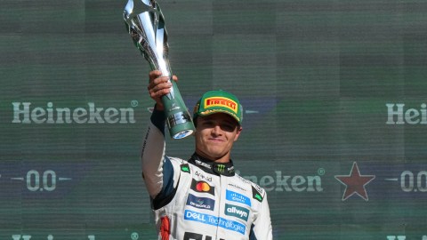 El piloto de McLaren, Lando Norris de Gran Bretaña, celebra después de ganar el Gran Premio de México de Fórmula Uno en la Ciudad de México, el domingo 26 de octubre de 2025.