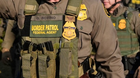 Agentes de la Patrulla Fronteriza hieren a una ciudadana estadounidense en Chicago