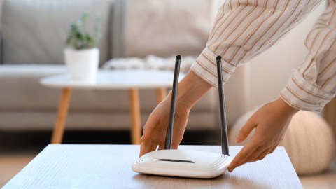 Para evitar interferencias, coloca tu router en una zona elevada, central y libre de obstáculos.
