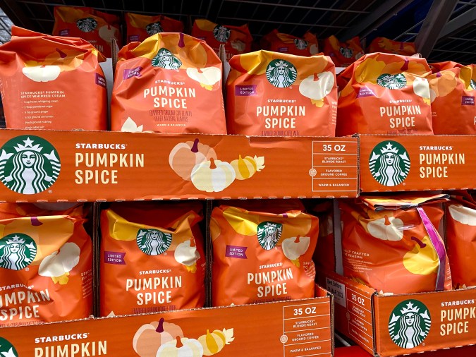 Starbucks comercializa su propia mezcla de café, basada en el Pumpkin Spice Latte.
