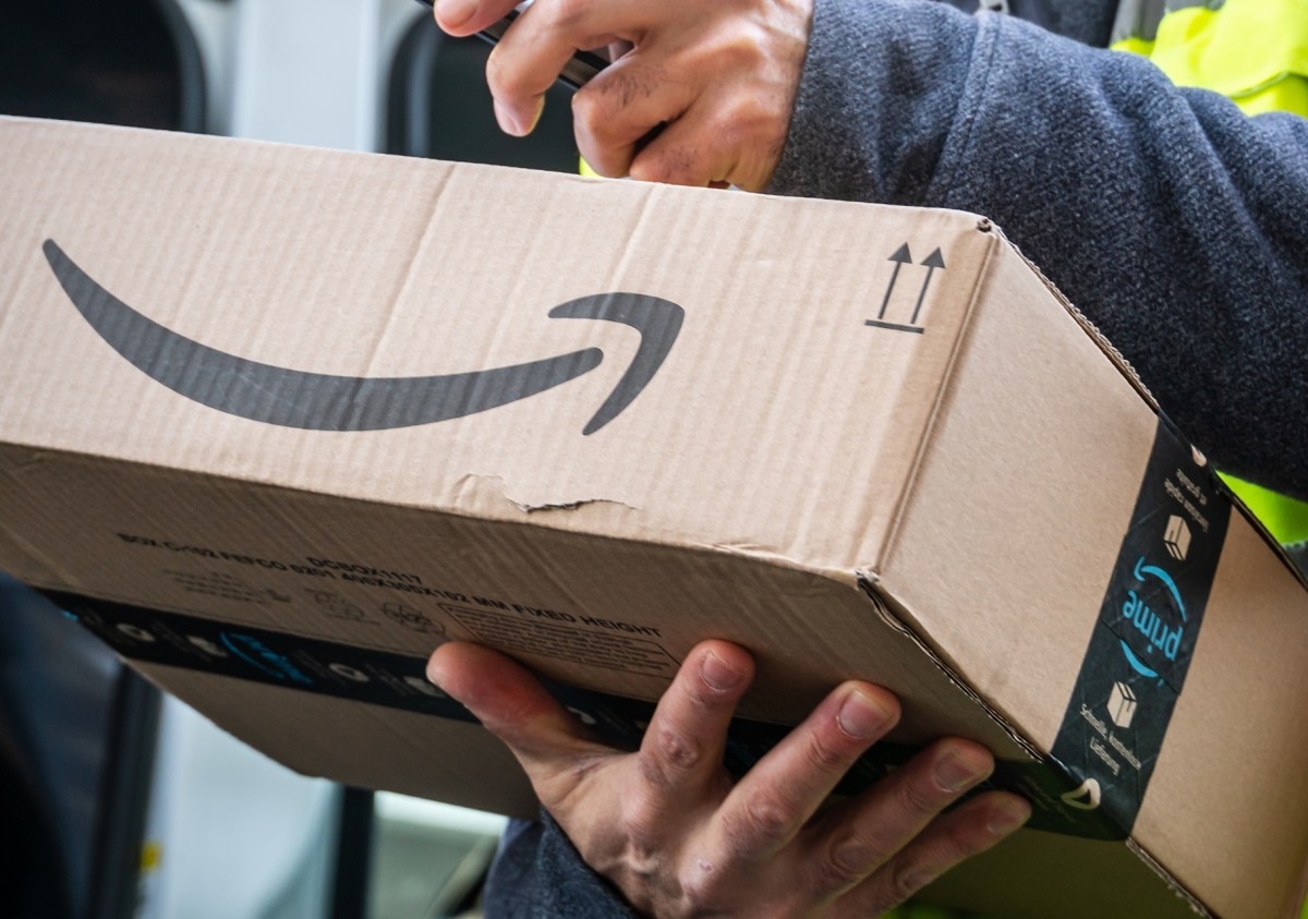 Vecino de Indiana se enfrenta a Amazon por afectaciones en su entrada tras múltiples entregas