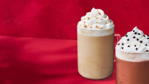 Starbucks anuncia el inicio de la temporada navideña con nuevos productos.