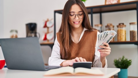 sueldos-55-dolares-empleos