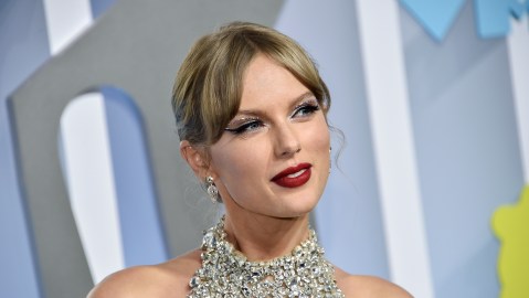 Tras conocerse la donación de Swift, miles de fanáticos de la cantante se sumaron a la causa.